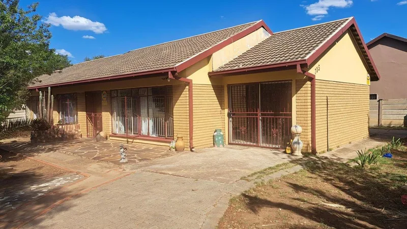 3 Bedroom House for sale in Pellissier