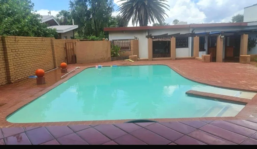 4 Bedroom House for sale in Olifantshoek