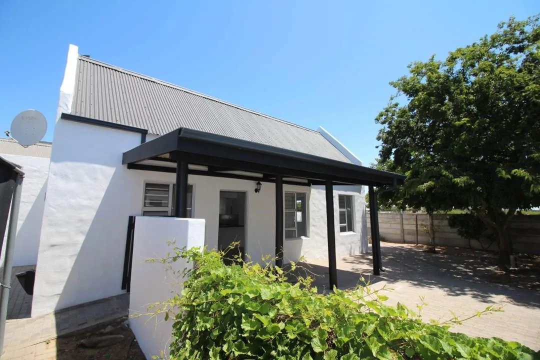 2 Bedroom House for sale in Velddrif