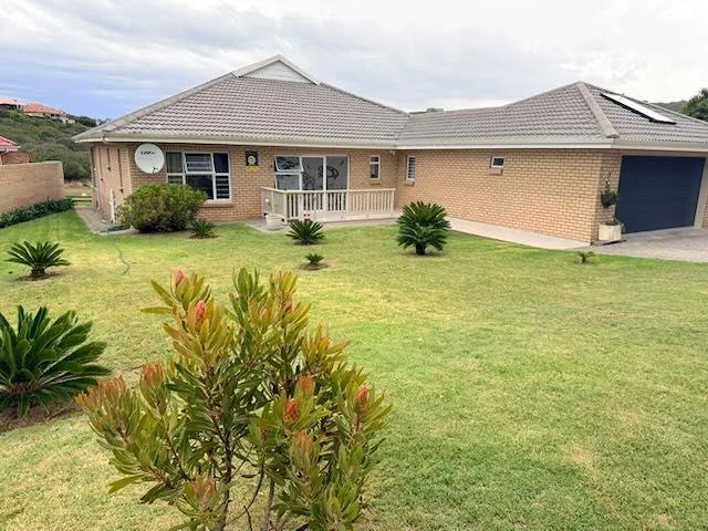 4 Bedroom House for sale in Groot Brakrivier Central