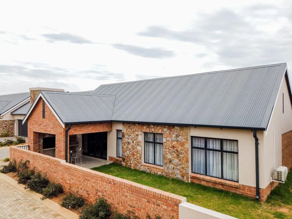 2 Bedroom Townhouse for sale in De Land Estate