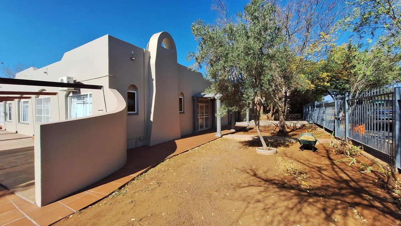 3 Bedroom House for sale in Kuruman