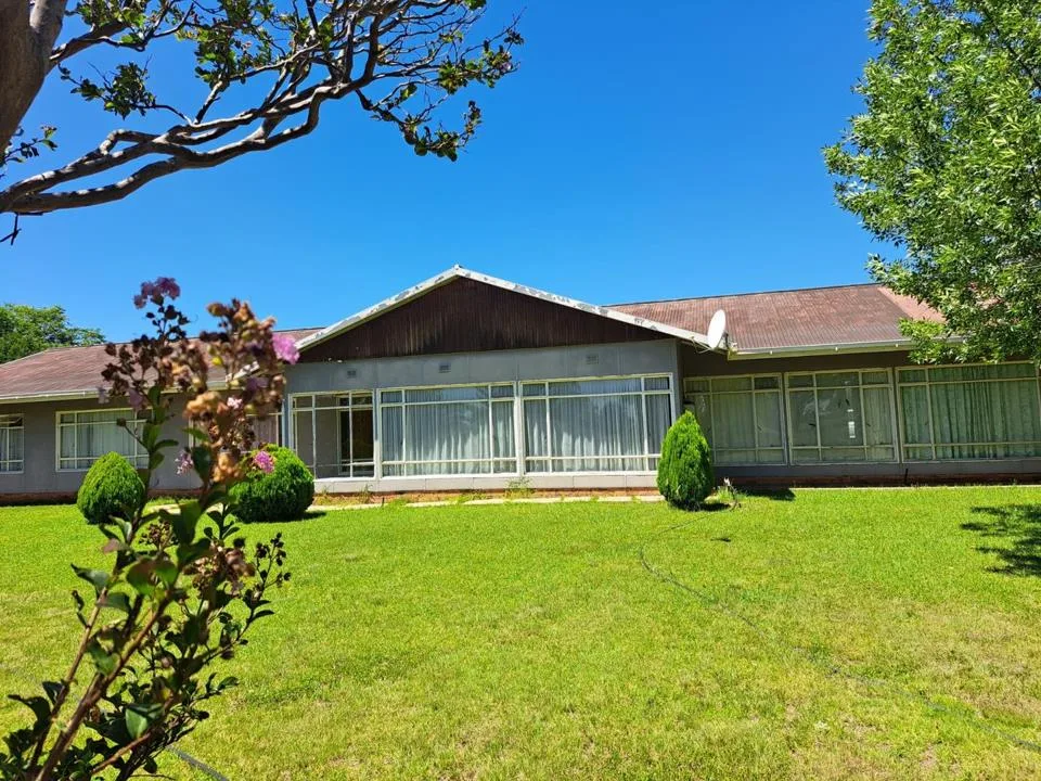 4 Bedroom House for sale in Verkeerdevlei