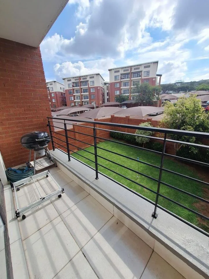 2 Bedroom Apartment / flat for sale in Greenstone Hill