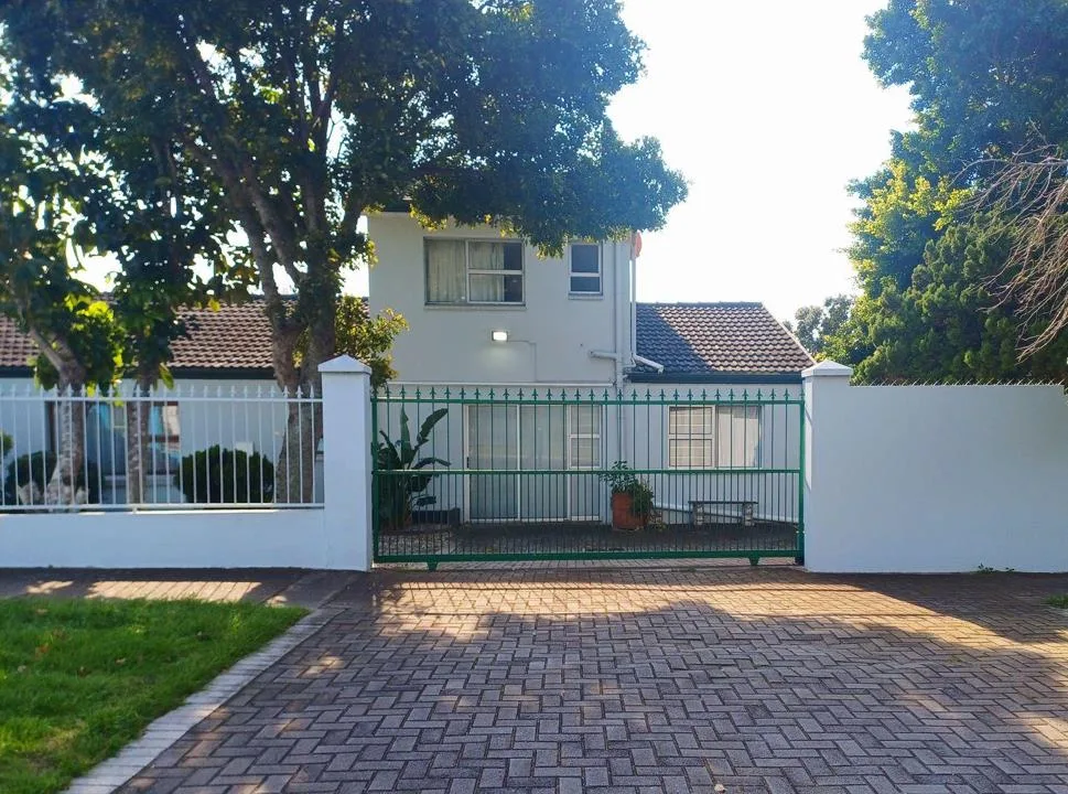 6 Bedroom House for sale in Humewood