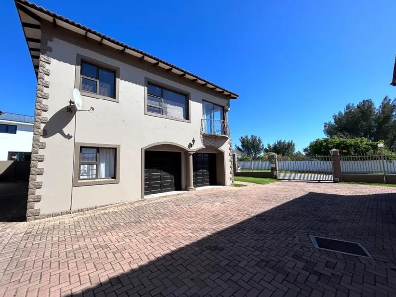 3 Bedroom Townhouse for sale in Jeffreys Bay Central