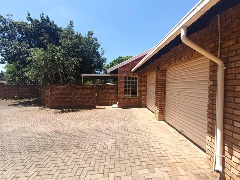 3 Bedroom House for sale in Dorandia