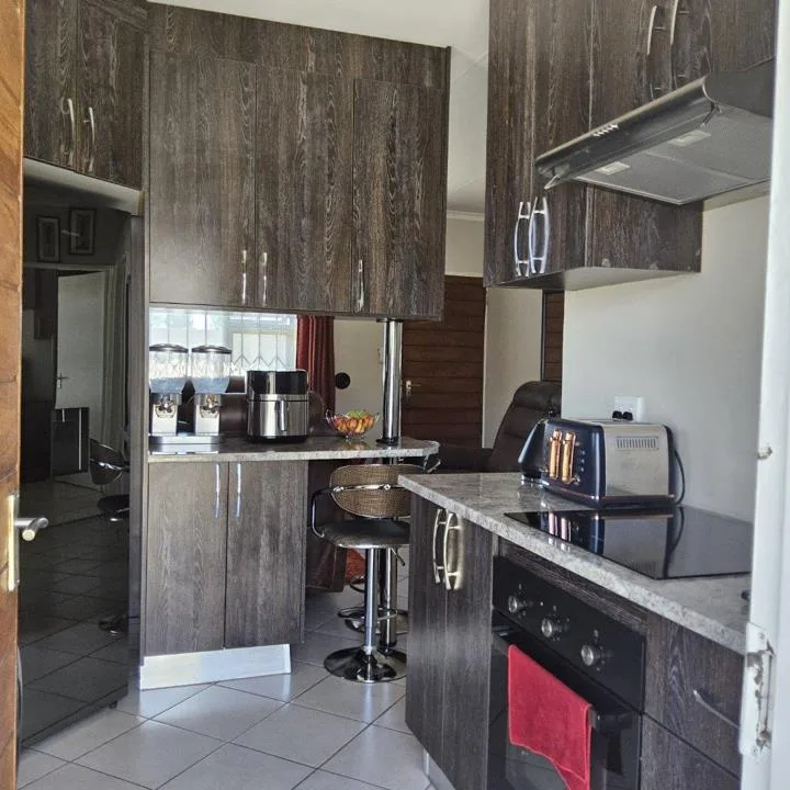 2 Bedroom House for sale in Raceway
