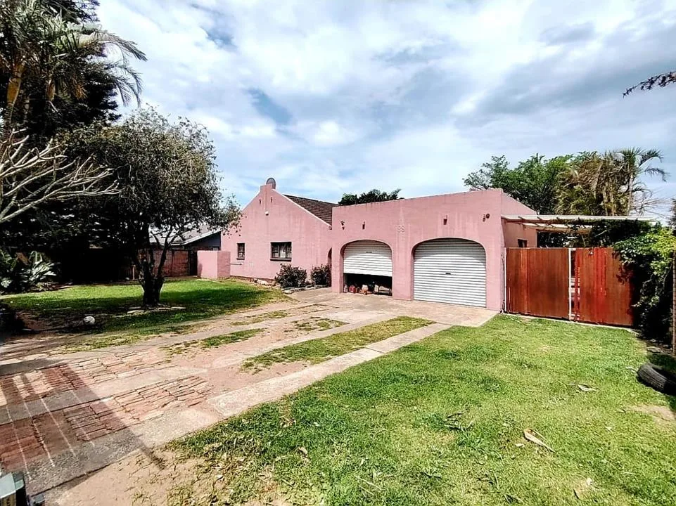 4 Bedroom House for sale in Gonubie