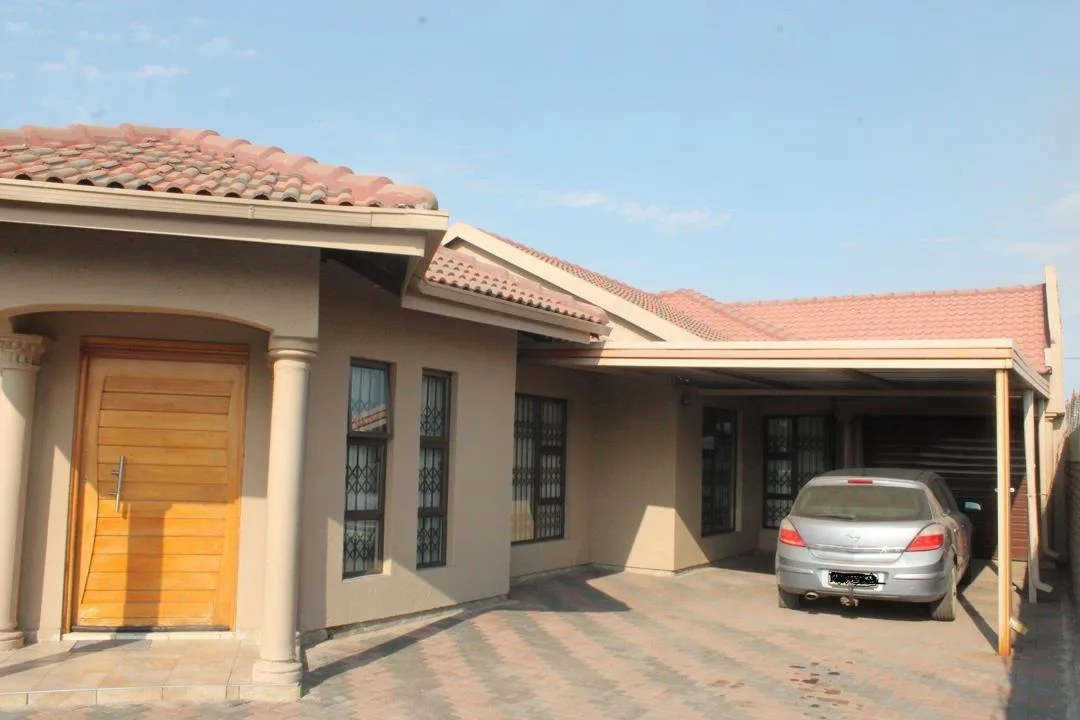 3 Bedroom House for sale in Karlienpark