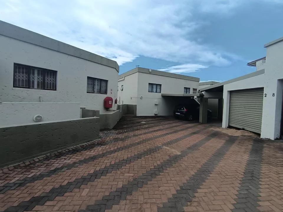 2 Bedroom Apartment / flat for sale in Lawrence Rocks