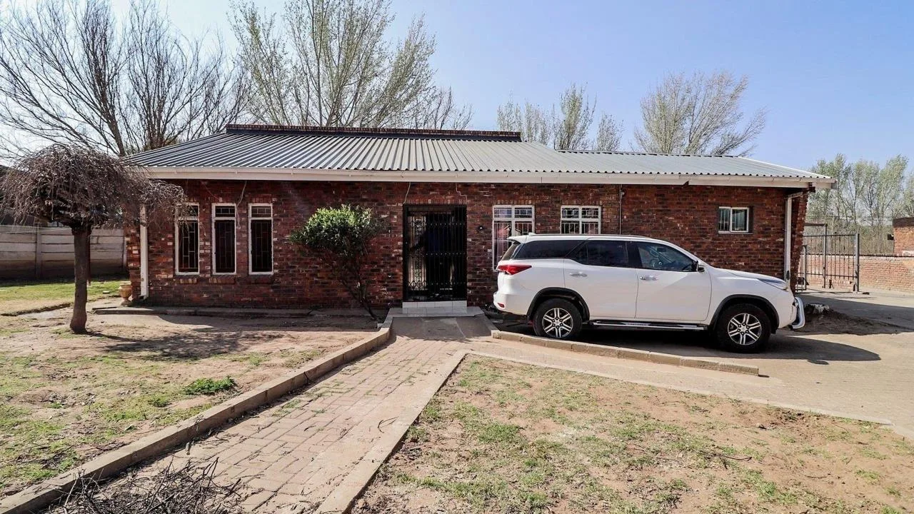 4 Bedroom House for sale in Ficksburg
