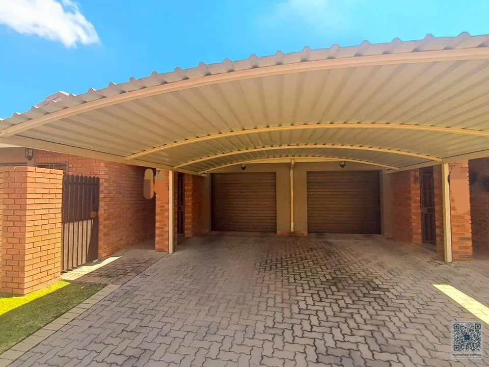 2 Bedroom Townhouse for sale in Pomona