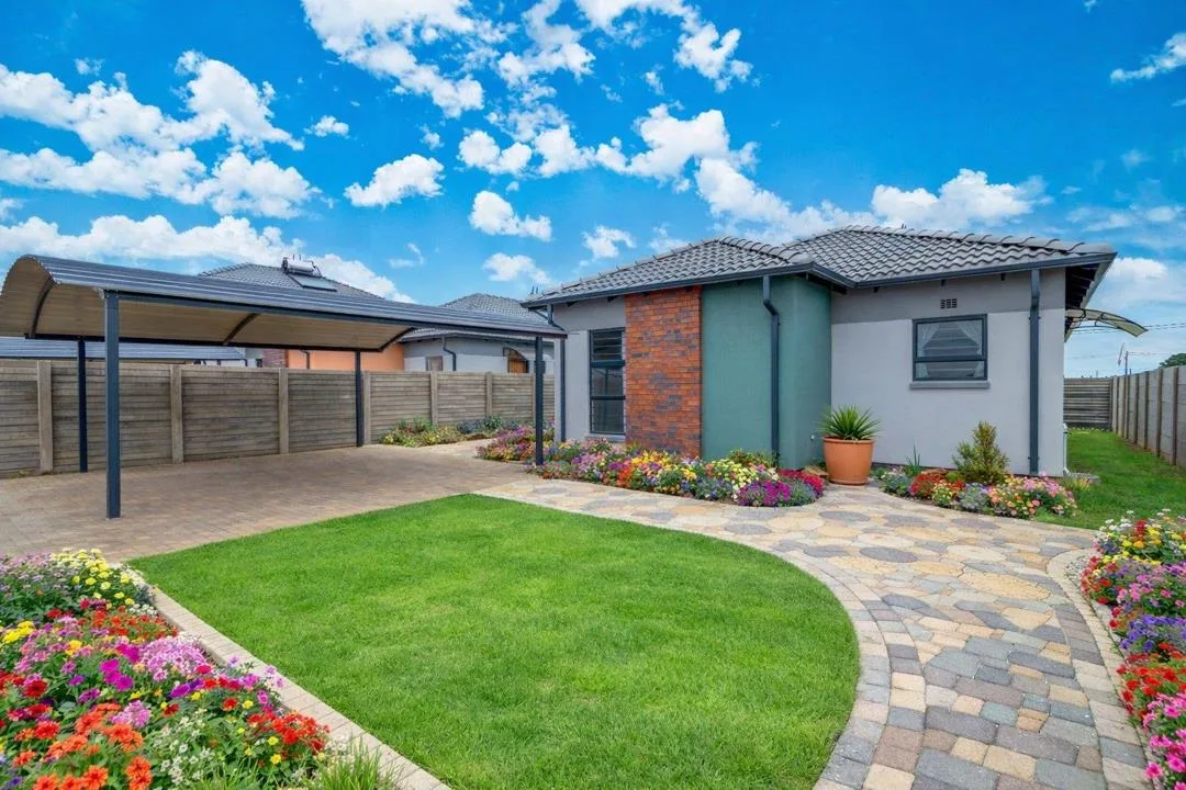 3 Bedroom House for sale in Protea Glen