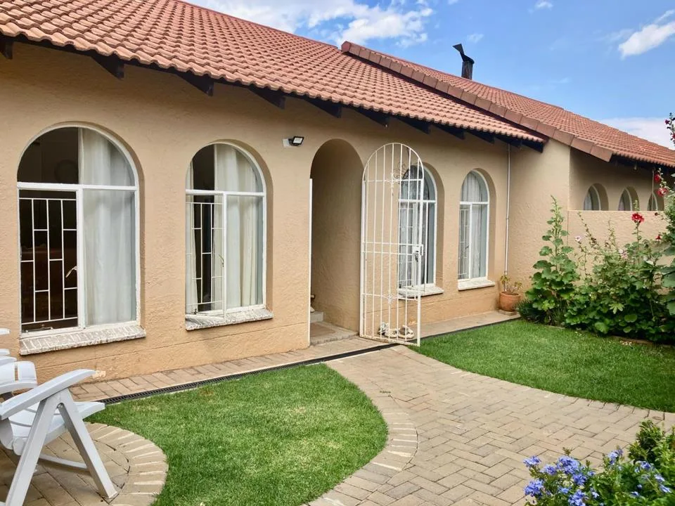 2 Bedroom Townhouse for sale in Heuwelsig
