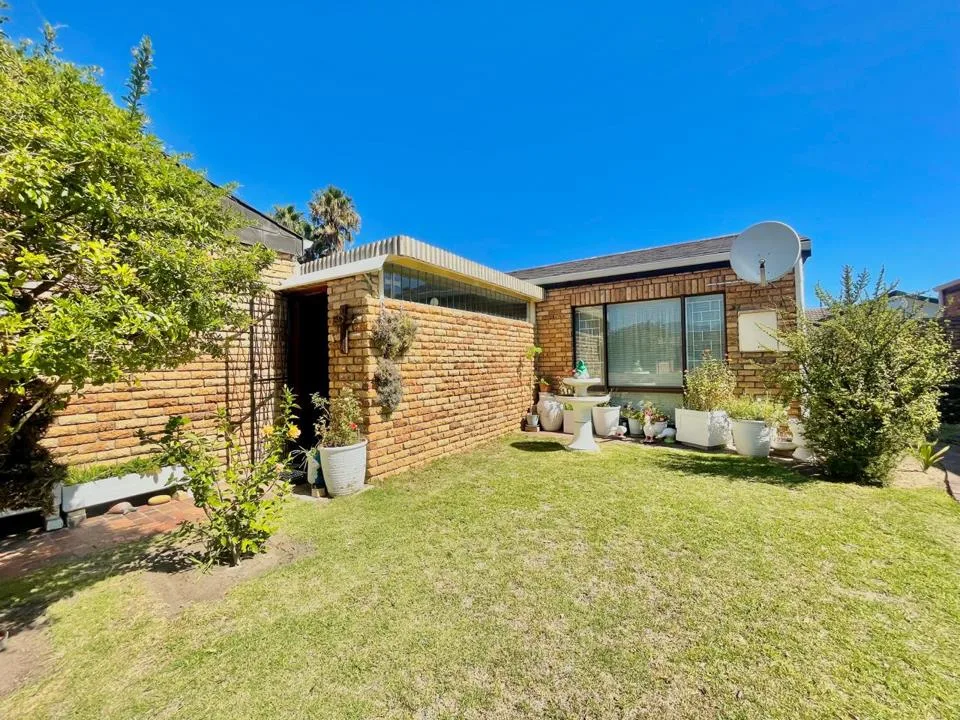 2 Bedroom House for sale in Twin Palms
