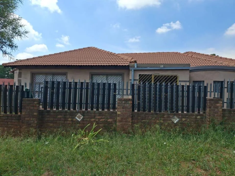 3 Bedroom House for sale in Laversburg