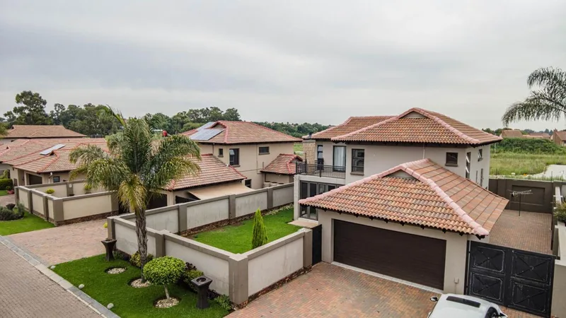 4 Bedroom House for sale in Glen Marais