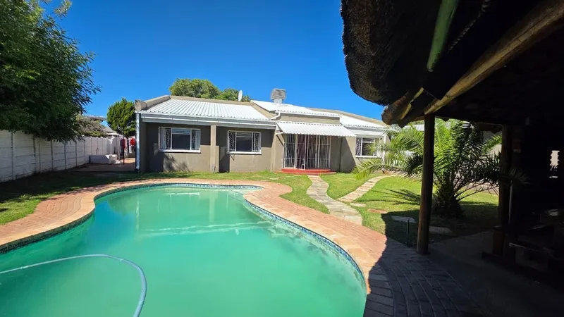 3 Bedroom House for sale in Oosterville