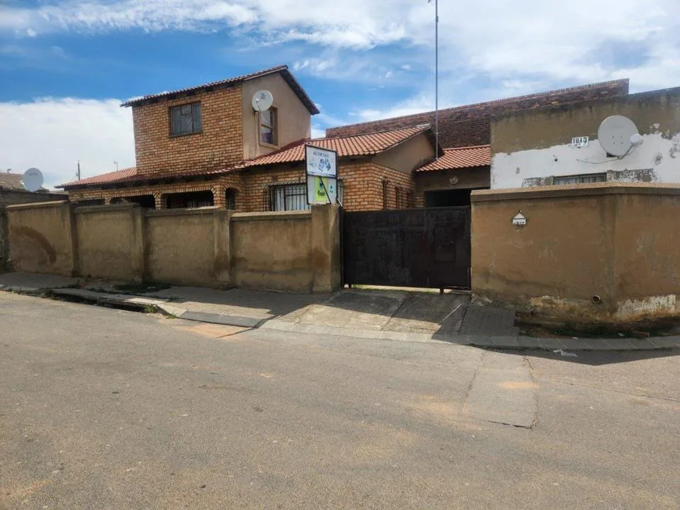 3 Bedroom House for sale in Chloorkop