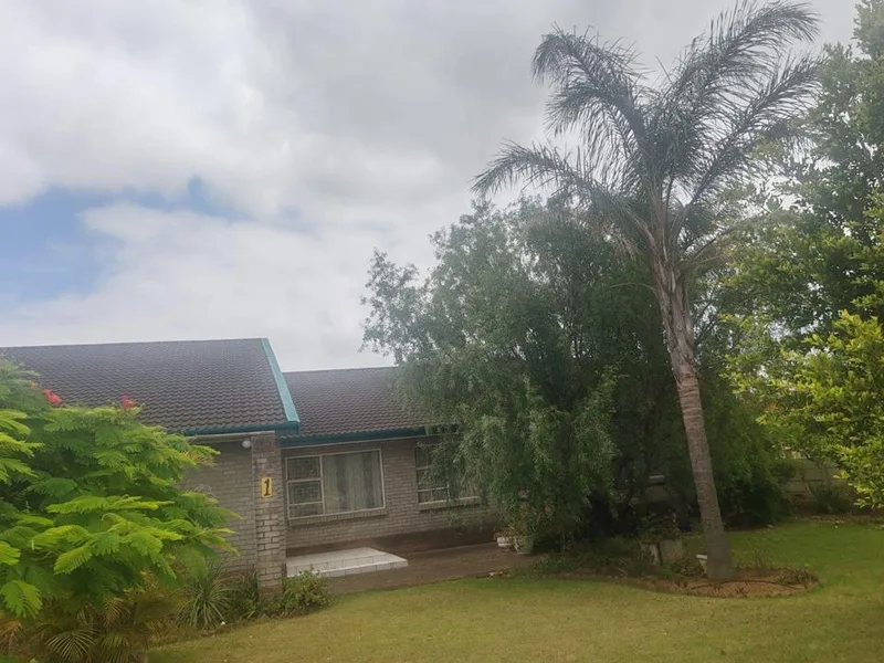 7 Bedroom House for sale in Despatch Central