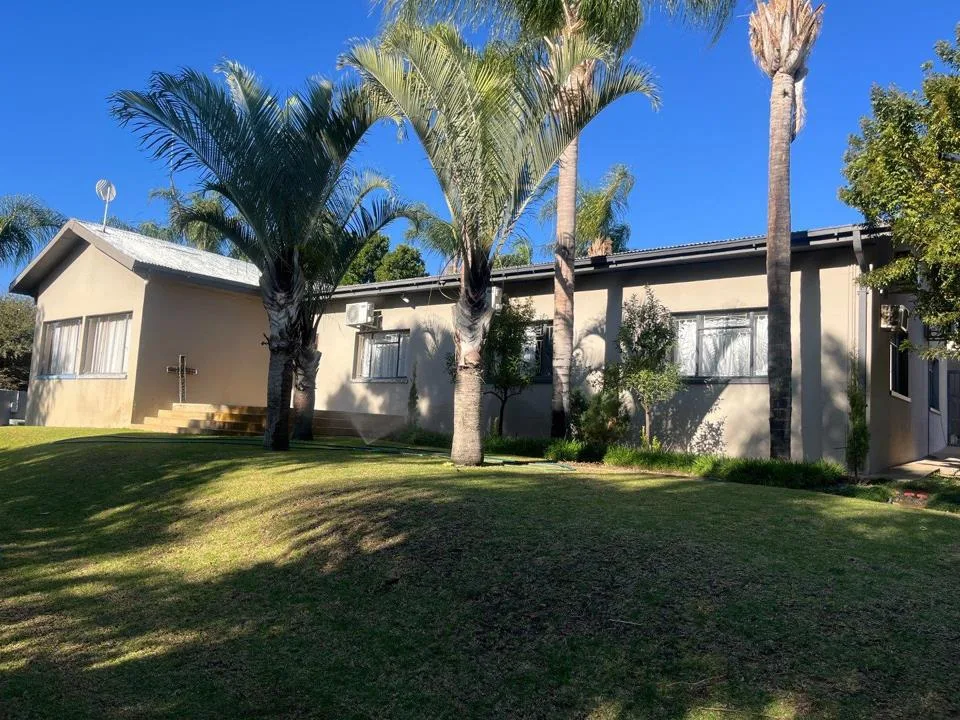4 Bedroom House for sale in Kanoneiland