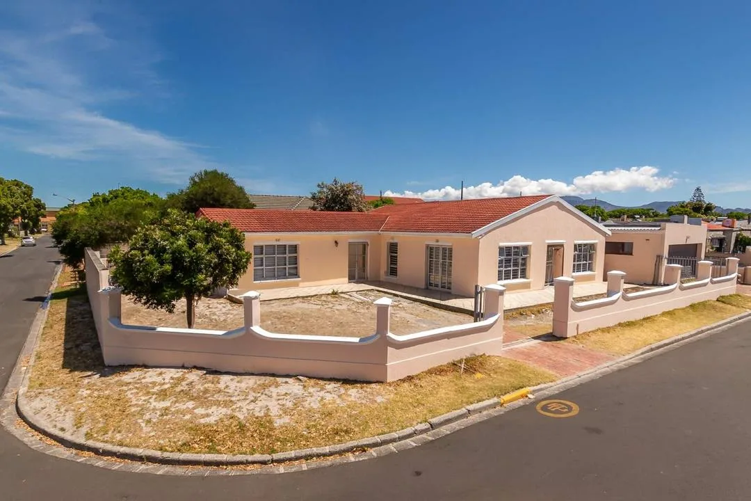 6 Bedroom House for sale in Belthorn Estate