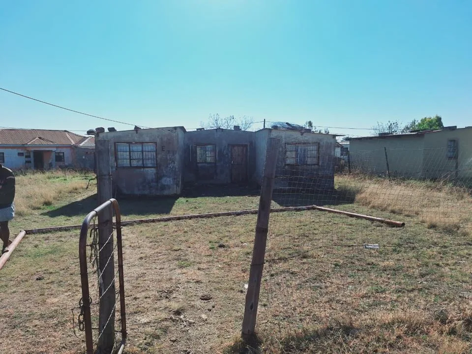 2 Bedroom House for sale in Ezakheni E