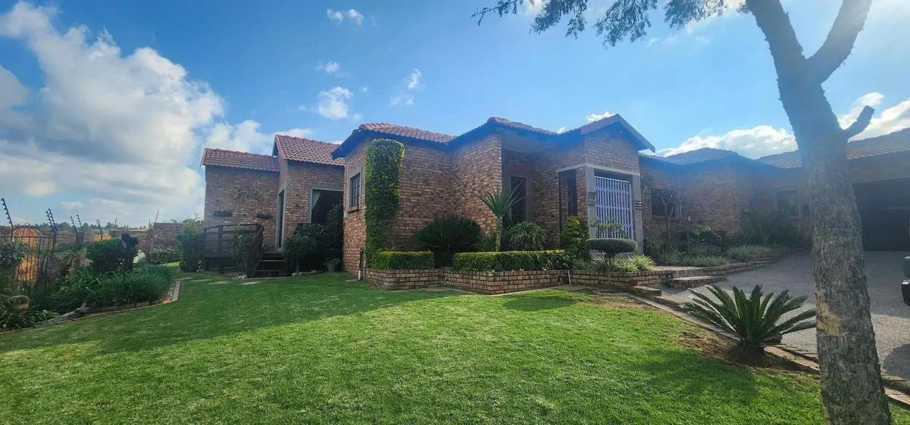 3 Bedroom House for sale in Hoeveld Park