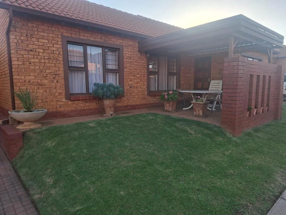 2 Bedroom Townhouse for sale in Willow Park Manor