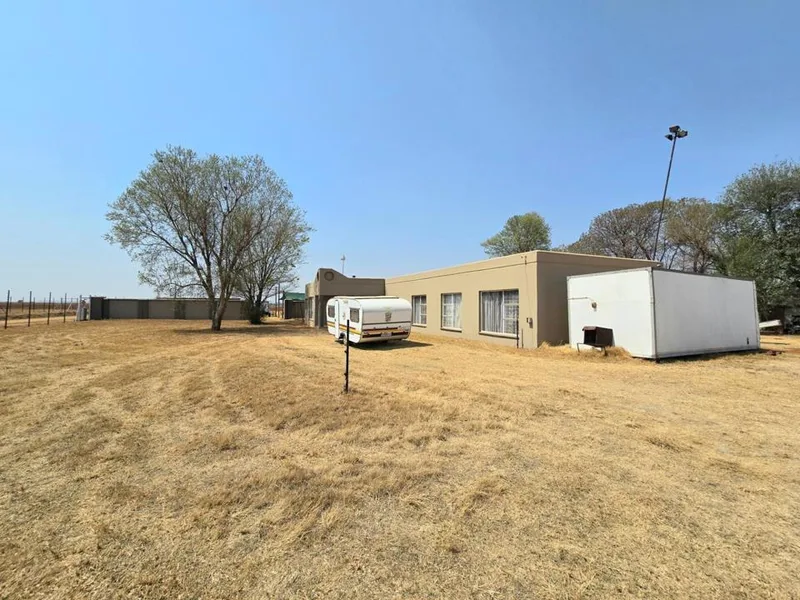 4 Bedroom House for sale in Eloff