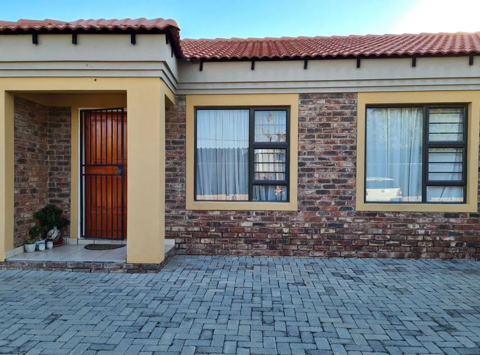 2 Bedroom Townhouse for sale in Potchefstroom Central