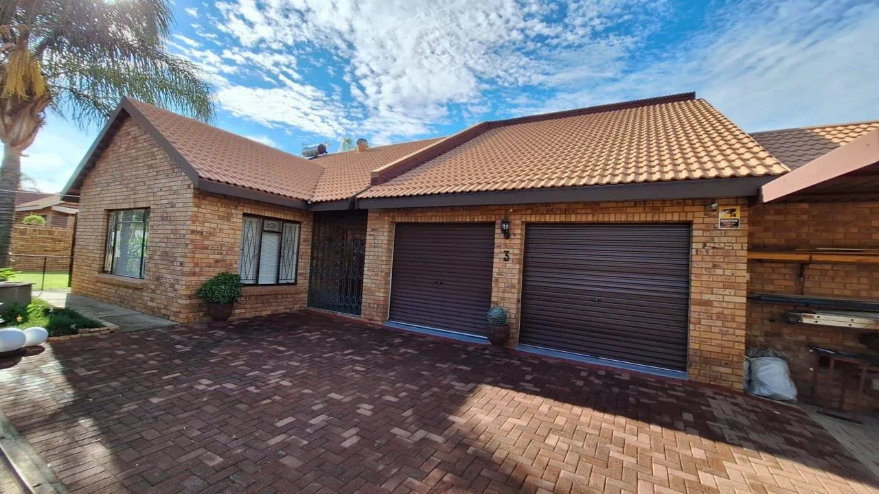 3 Bedroom House for sale in Hillcrest