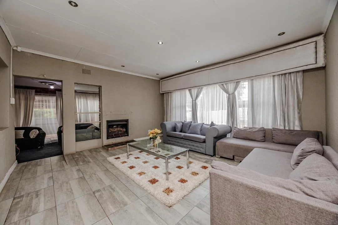 4 Bedroom House for sale in Roodepoort West