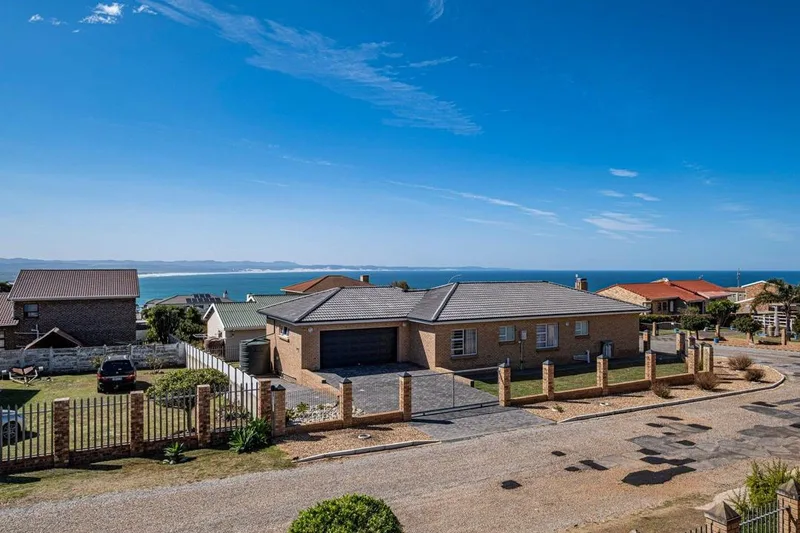 5 Bedroom House for sale in Wavecrest