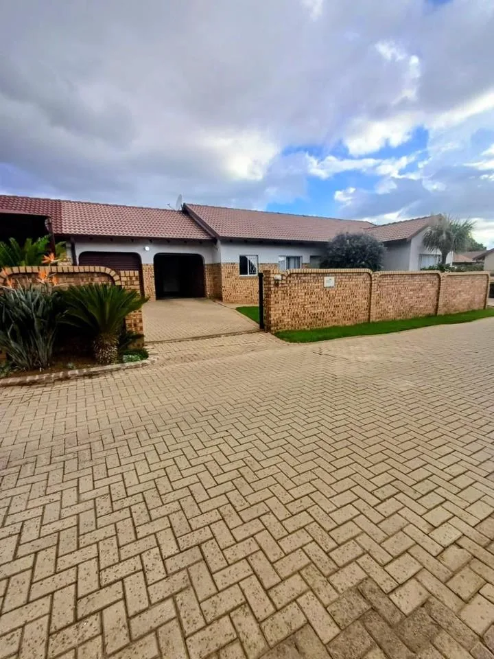 3 Bedroom Townhouse to rent in Del Judor