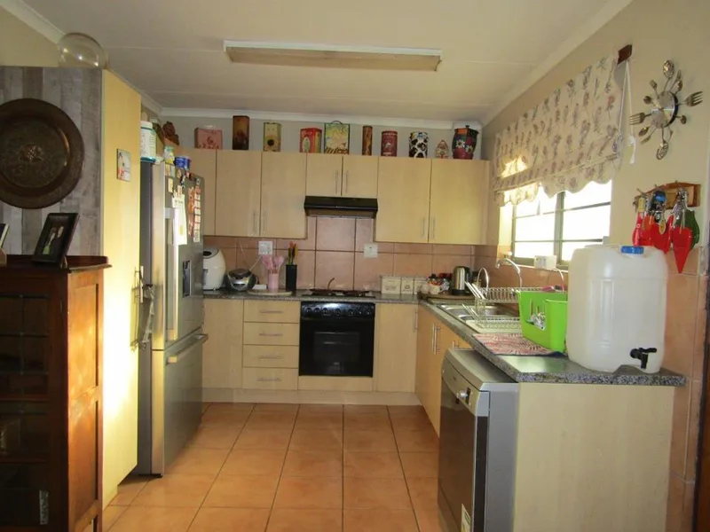 2 Bedroom House for sale in Doorhoek AH