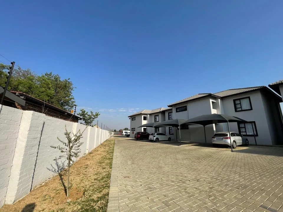 2 Bedroom Townhouse to rent in Elandsheuwel AH