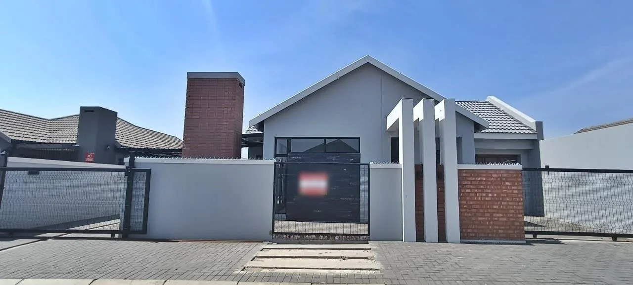 3 Bedroom House for sale in Bloemspruit