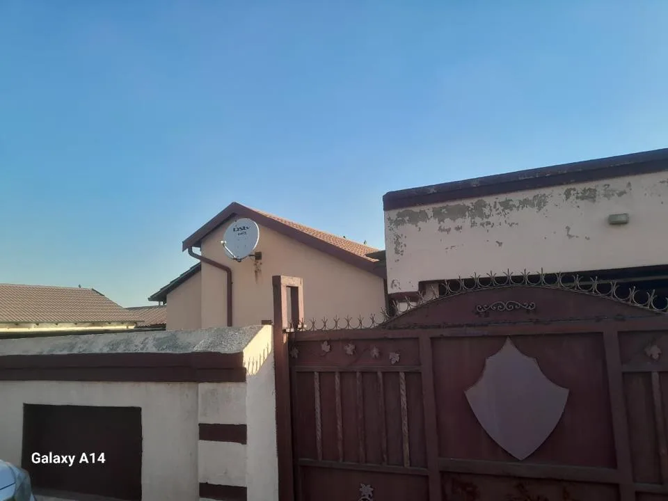 3 Bedroom House for sale in Klarinet