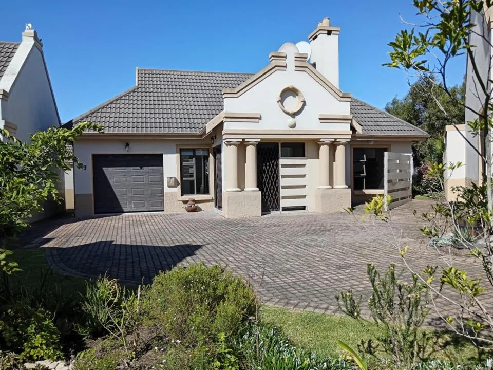 2 Bedroom House for sale in Blue Mountain Village