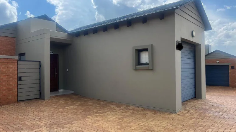 2 Bedroom House for sale in Retire at Midstream