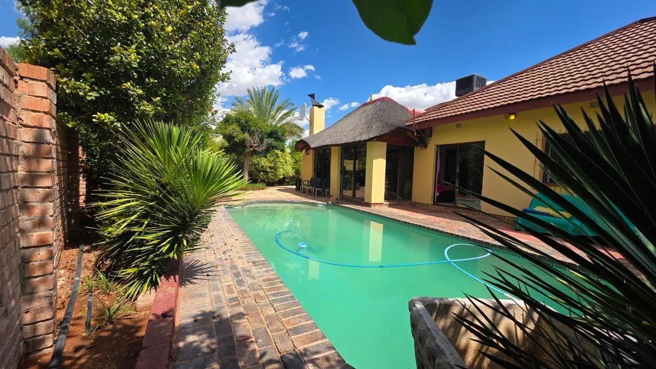 5 Bedroom House for sale in Oosterville