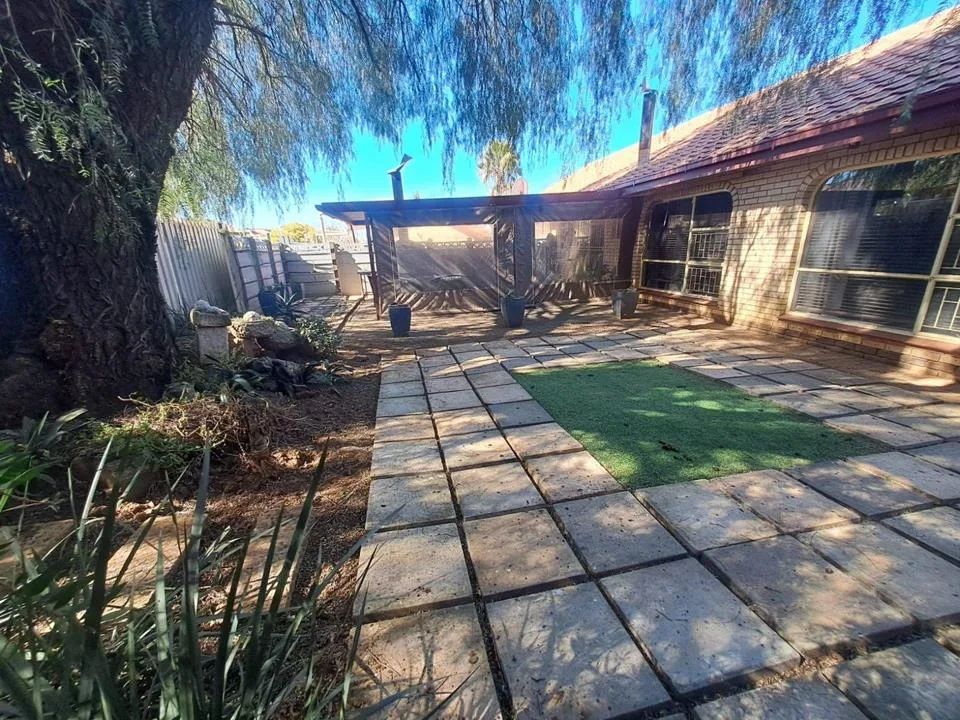 3 Bedroom House for sale in Pellissier
