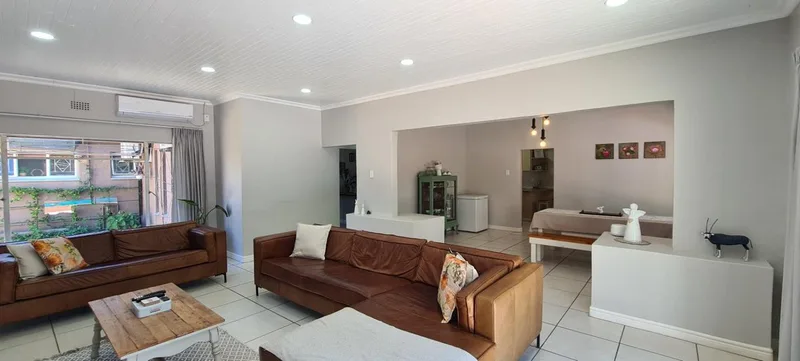 4 Bedroom House for sale in El Toro Park