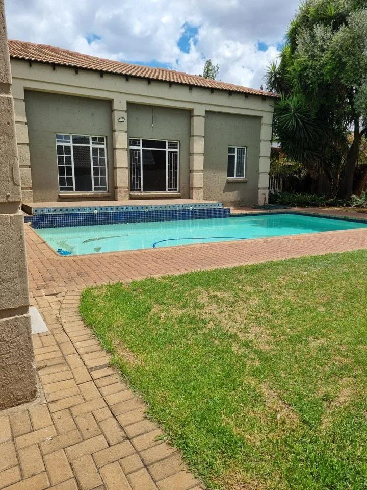 4 Bedroom House to rent in Aerorand