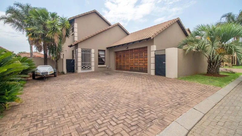 3 Bedroom Duplex in Glen Marais