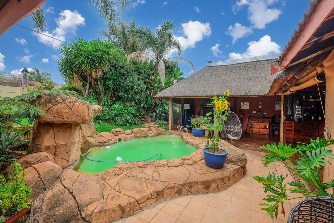 4 Bedroom House for sale in Rangeview