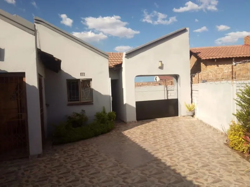 3 Bedroom House for sale in Rainbow Park