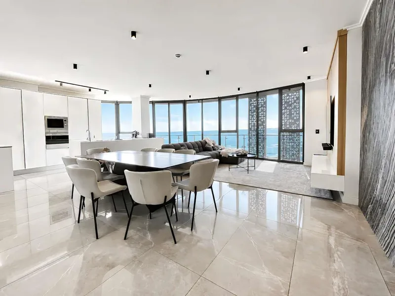 3 Bedroom Apartment in Waterfall